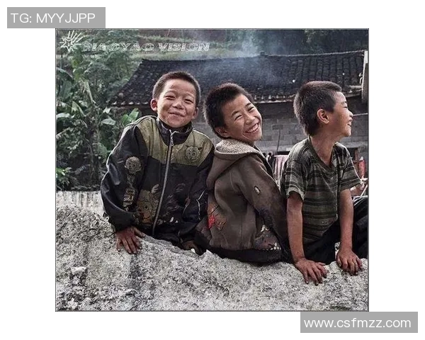 足球的礼物传递梦想与团结的力量,点燃每一个孩子的热情与希望